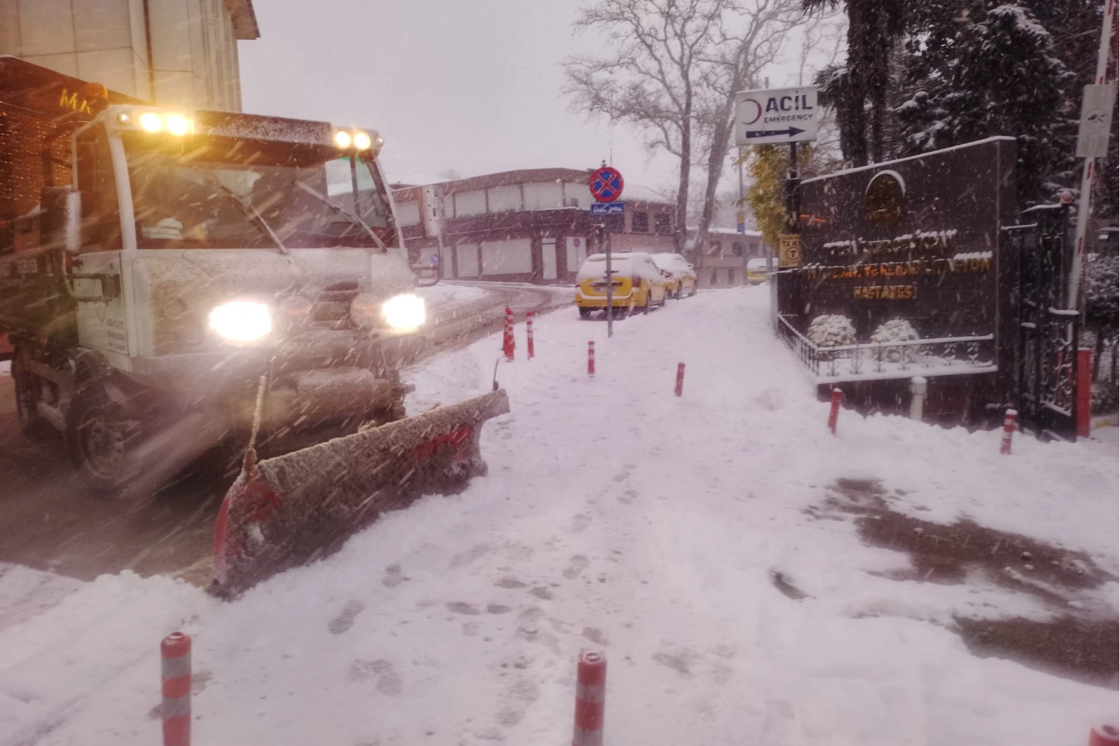 Bursa Osmangazi&rsquo;de kar yağışına hızlı ve etkin m&uuml;dahale