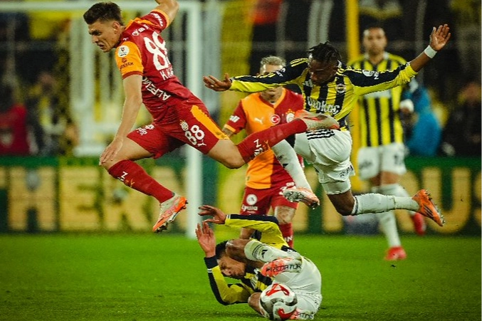 Fenerbahçe Galatarasay derbisinde kazanan olmadı!