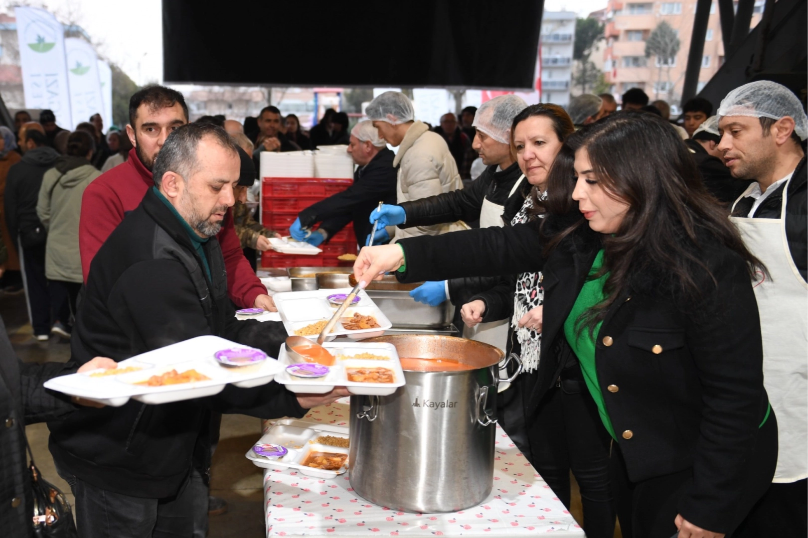 Osmangazi'de Ramazan bereketi 1050 Konutlar&rsquo;da paylaşıldı