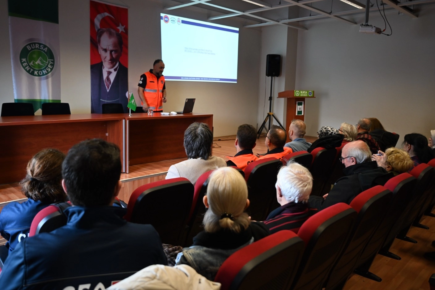 Bursa Kent Konseyi afetle m&uuml;cadele ediyor