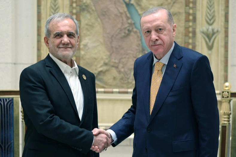 Cumhurbaşkanı Erdoğan, İranlı mevkidaşıyla g&ouml;r&uuml;şt&uuml;