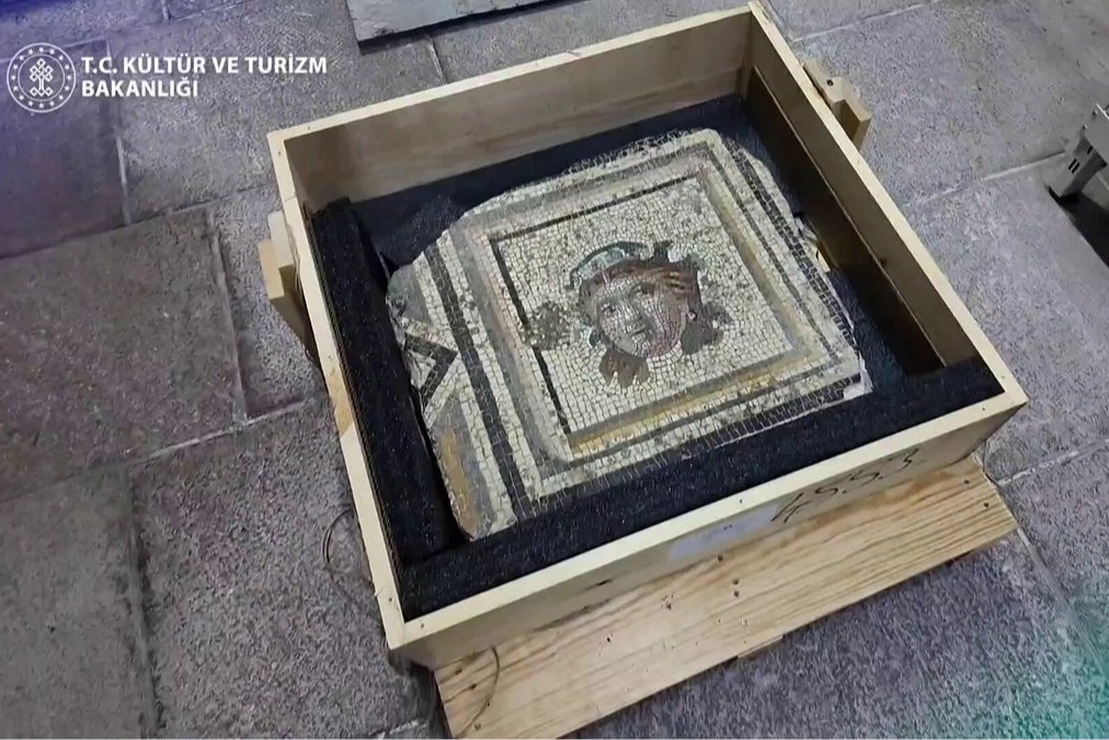 &Ccedil;ingene Kızı moaiziği'nin kayıp par&ccedil;ası 60 yıl sonra yurda d&ouml;nd&uuml;