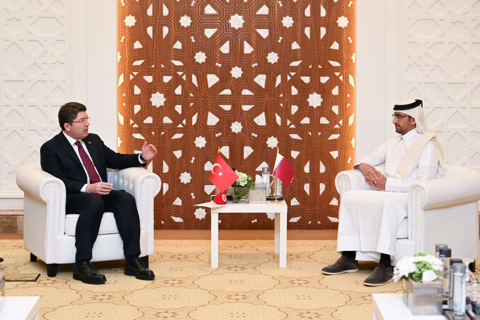 Bakan Tun&ccedil;, Katarlı mevkidaşıyla buluştu