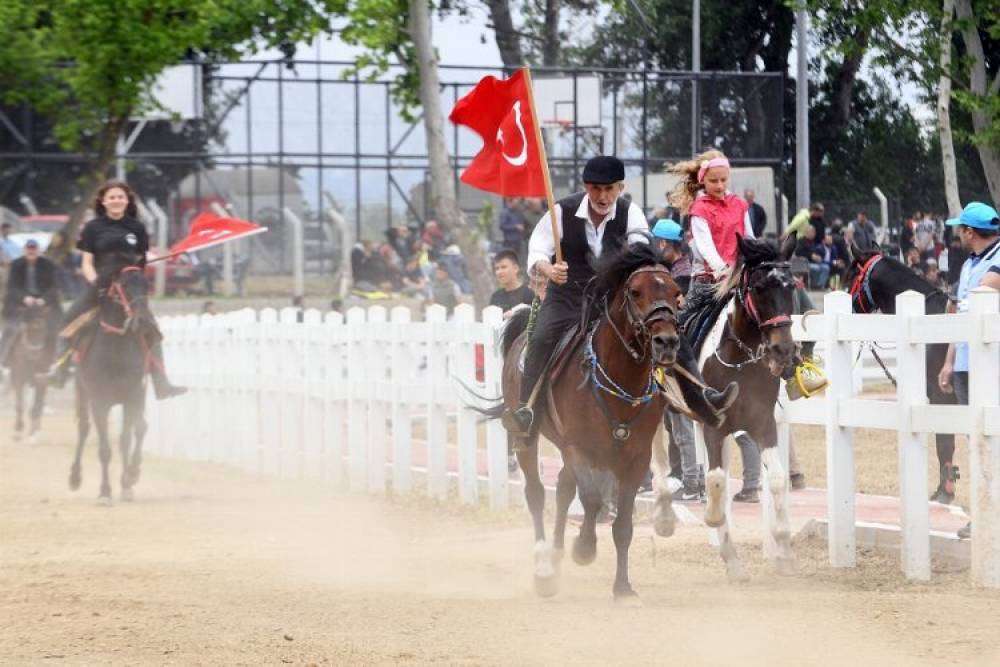 Osmangazi'de şahlanan rahvan atları nefes kesti