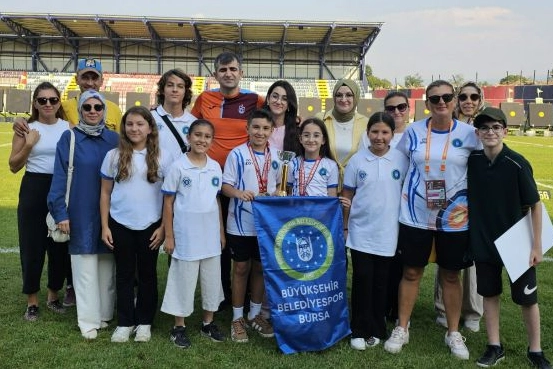 Bursa B&uuml;y&uuml;kşehir Belediyesporlu ok&ccedil;ulardan 3 madalya