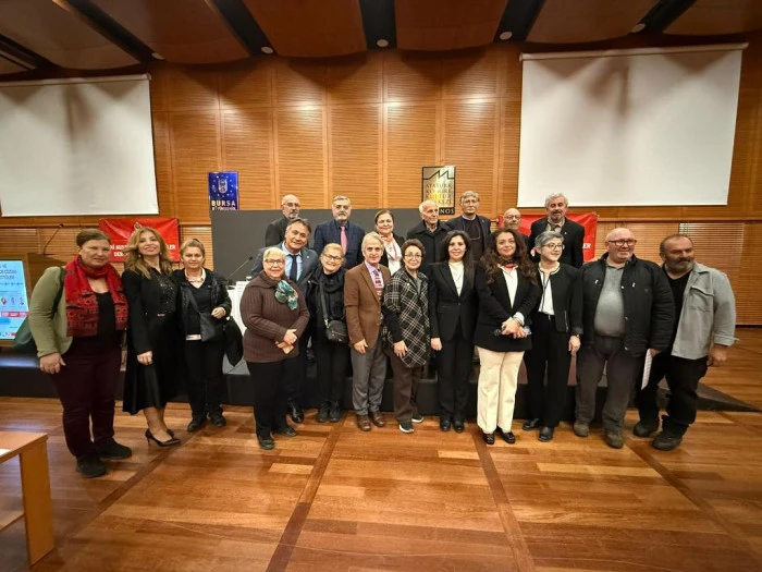 Bursa'da 'K&ouml;y Enstit&uuml;leri' paneli... Eğitimde fırsat eşitliği ve toplumsal d&ouml;n&uuml;ş&uuml;m konuşuldu