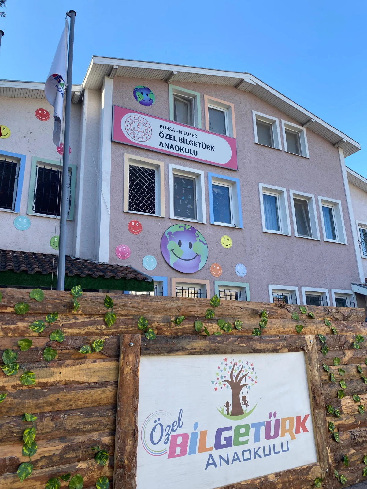 Eğitimde Mill&icirc; Değerler ve Modern Yaklaşımlar Bir Arada