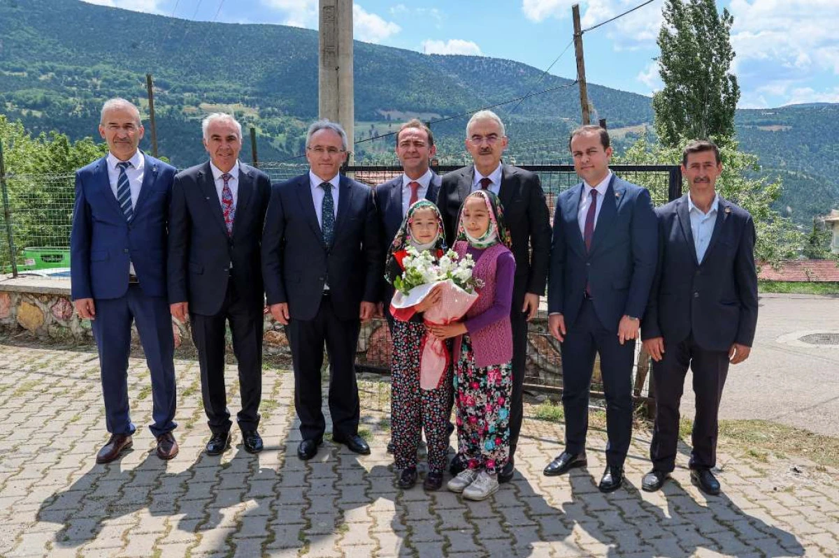 Keles Gelemiç Köyü'nde Bilişim Sınıfı açıldı