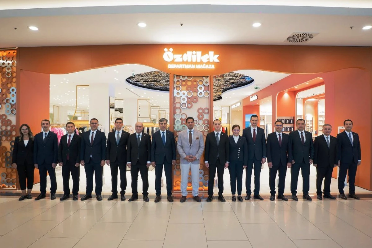 &Ouml;zdilek Departman Mağaza yeni konsepti ile Bursa'da a&ccedil;ıldı