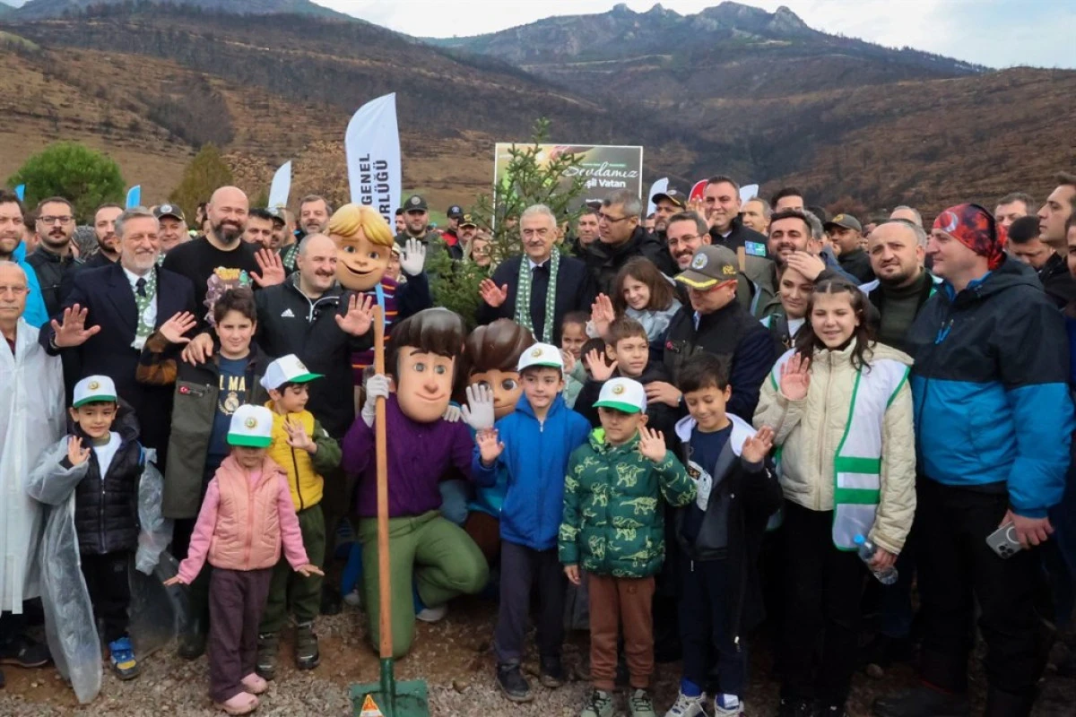 Yeşil Vatan Seferberliğiyle Bursa'da Binlerce Fidan toprakla buluştu